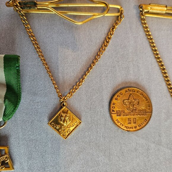 Lot of Vintage (1960s) Boy Scouts of America (BSA) Service Pins 50-Year & Clips - Picture 10 of 15